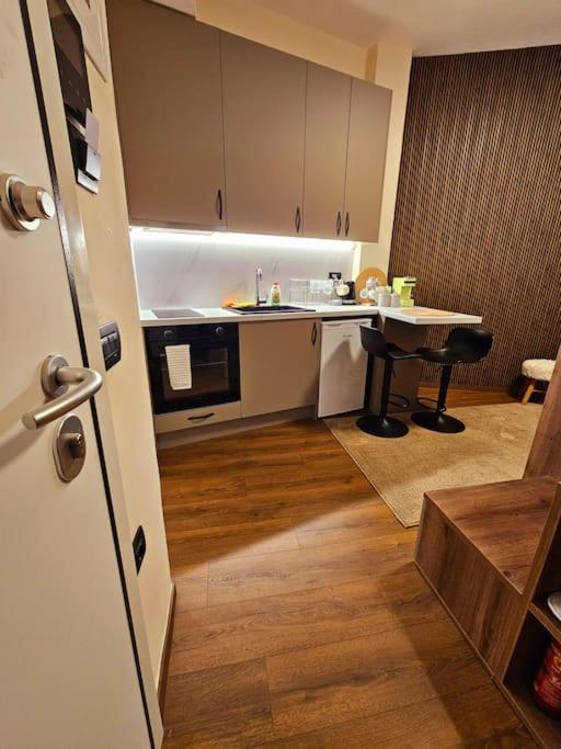 La Apartment *